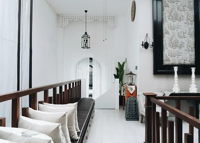 Villa Muzo, By Orivista *